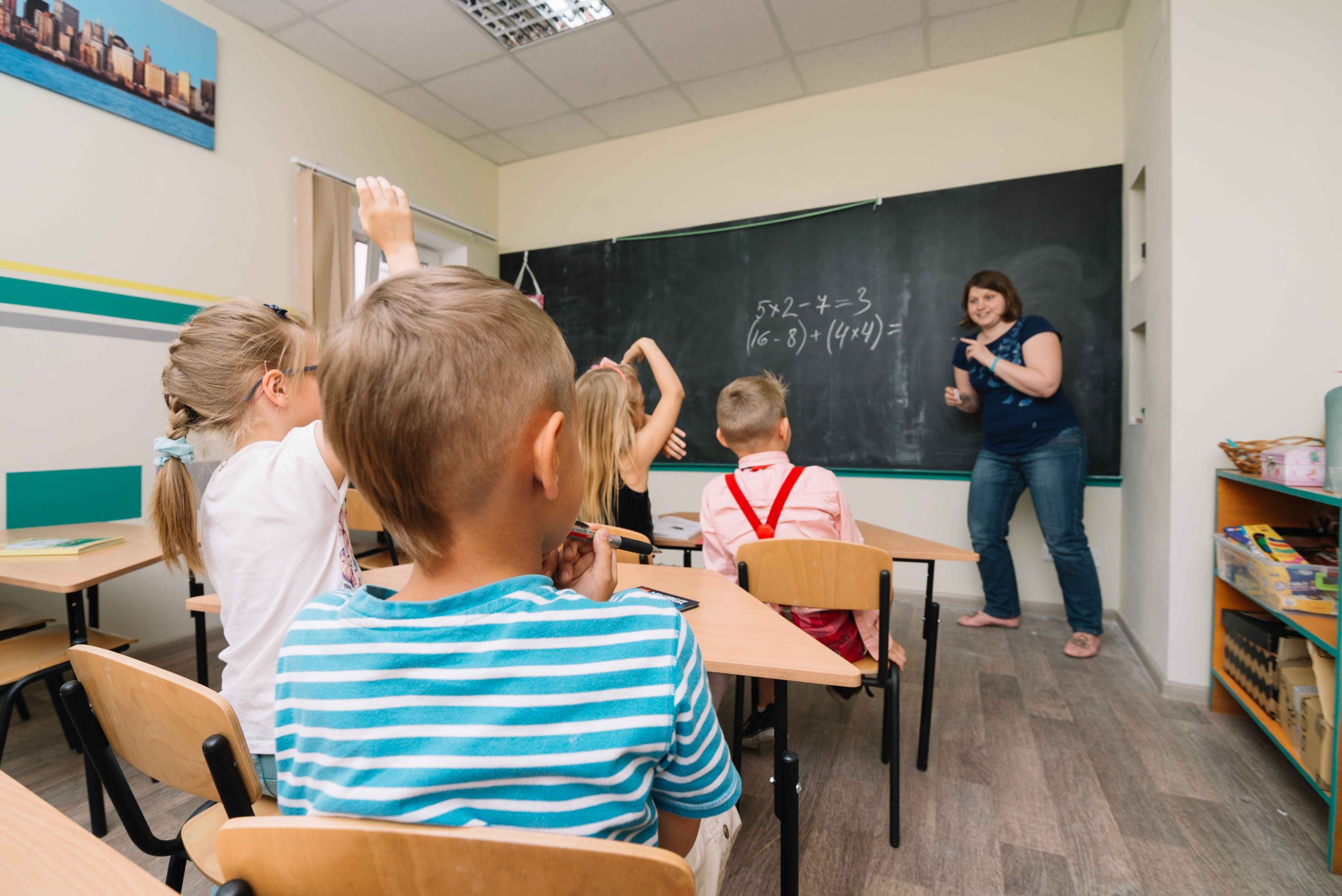 schoolchildren sitting classroom solving exercise 1 scaled